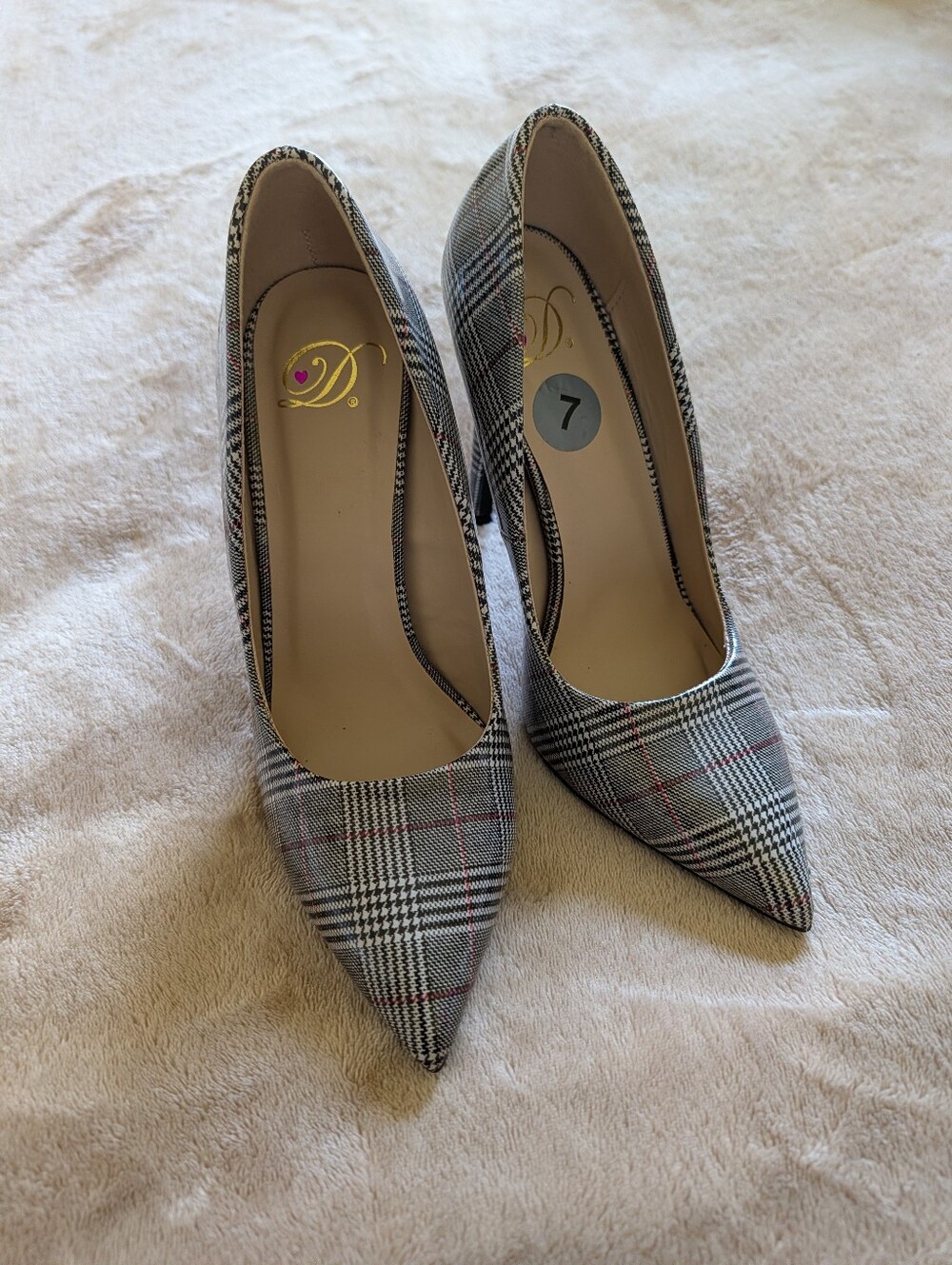 Pointed Toe Plaid Pumps in Gray - Women's Dress Heels